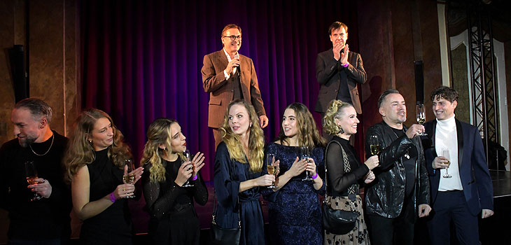 Die Party danach für die Cast des Musical "eine Weihnachtsgeschichte" nach der Premiere am 27.11.2024 im Deutschen Theater (©Foto: Ingrid Grossmann) 